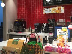 -85度C(生甜甜圈研究工坊·上海平凉店)