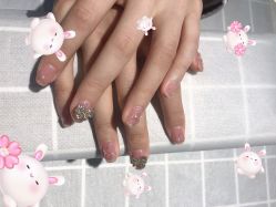 -UGIRL有个美甲