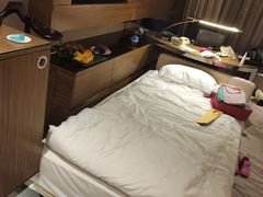 -上海滴水湖皇冠假日酒店