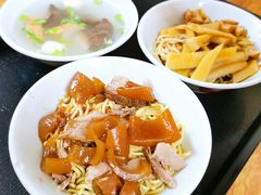猪皮-松树干拌面店