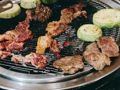 -围炉肉舍•炭烤活鳗•丹东海鲜烤肉(步行街店)