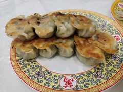 鸡蛋韭菜锅贴-鸿宾楼(展览馆路店)