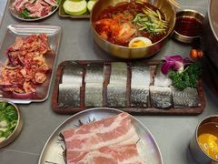 -围炉肉舍•炭烤活鳗•丹东海鲜烤肉(步行街店)