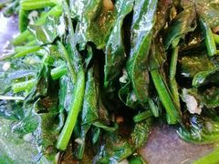 清炒菠菜-民食香·腊排骨野生菌美食(木府店)