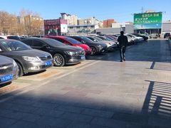 -世纪金源购物中心东区-停车场