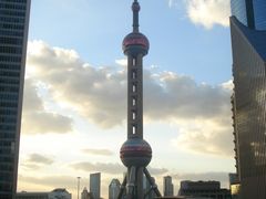 眺望东方明珠塔-陆家嘴空中步行连廊