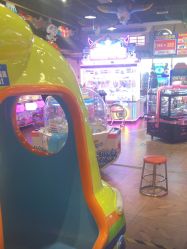 -卡通尼乐园(新达汇三林店)
