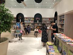 -钟书阁(群光广场店)