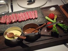 谷饲西冷牛排-弦月窗LUNETTE BY AMANDA(复兴路店)