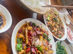 -茅屋大酒店