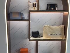 -聚云奢二手奢侈品黄金手表包包回收·中古店(中福城店)