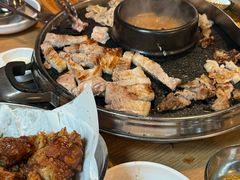 -江南猪肉商会无限续吃(弘大店)