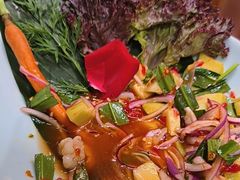 版纳青芒果舂虾仁-老滇山寨•云南特色菜•地方菜•民族风情歌舞表演(金碧店)