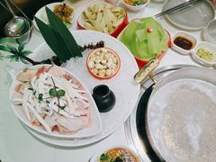 -洪氏嗨捞·广东猪肚鸡·椰子鸡火锅(西咸万象城店)
