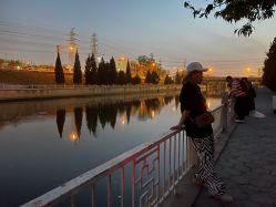 -时尚殿堂明星门店