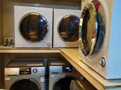 -卡罗酒店(东门晒布地铁站店)