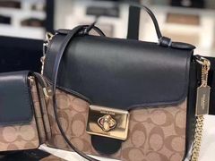 -COACH蔻驰(银泰店)