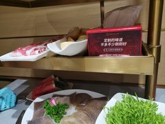 -海底捞火锅鲜切牛肉主题店(长寿路店)