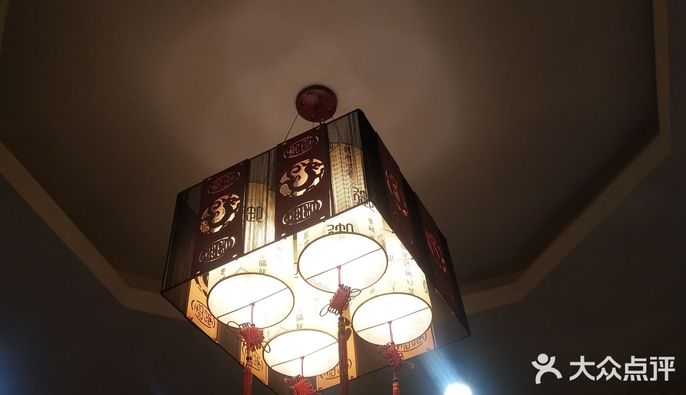 前几天聚餐来的这里，挺不错的，尤其喜欢鲜果鲜虾球68