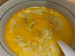 蟹黄鱼馄饨-蟹黄鱼·楼上面馆(外滩中央旗舰店)