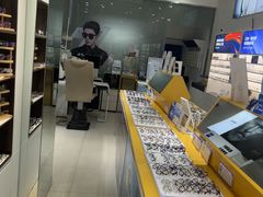 -诺柯视眼镜-蔡司依视路官方工厂店(淞南一店)