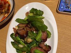 -渝信川菜 · 川味家常菜(财富购物中心店)