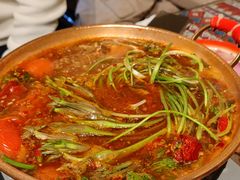 昆明寻甸酸菜牛肉火锅-云边嬢嬢·云南野料现摏火锅