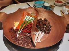 -墨居上隐·院子里火锅(峨眉店)