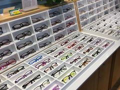 -MiRi眼镜连锁·蔡司·尼康控优点合作店(莘庄店)