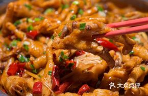 Braised Chicken Feet with Rice Cake