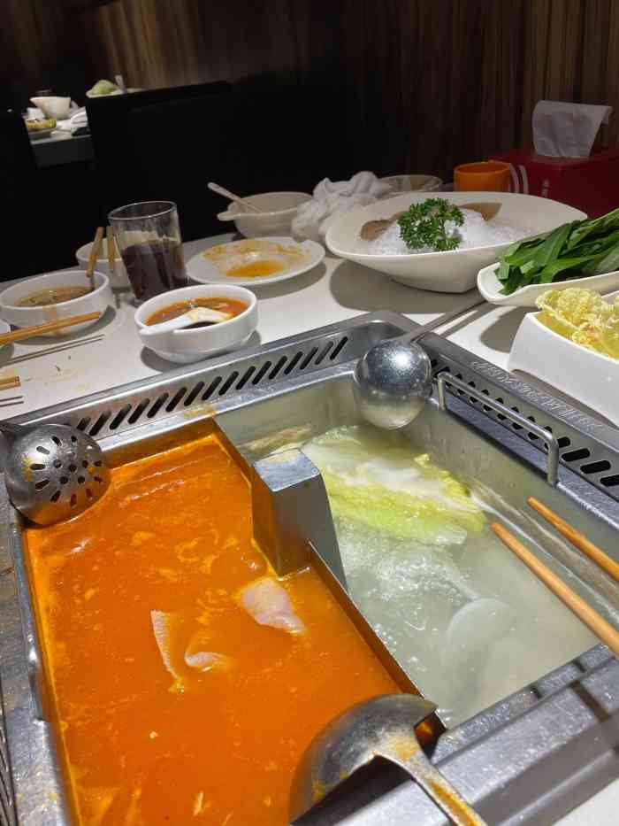 海底捞火锅(石景山万达店"餐饮市场竞争激烈啊,连海底捞这样的大佬