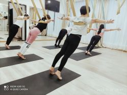 -一伽瑜伽·普拉提