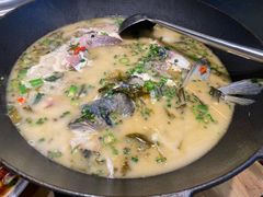 煎香酸菜半边鱼-渔悦潇湘·酸菜煮鱼(岳麓山店)