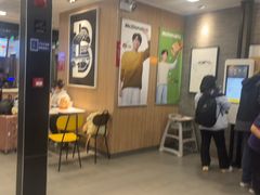 -麦当劳(上海虹桥站30B检票口楼上)