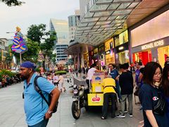 -詹爷爷乌节路街头冰淇淋