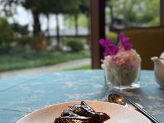 梅干菜烟熏乳鸽-扬州香格里拉·香宫中餐厅