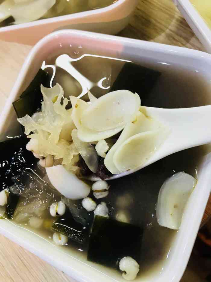 湛江糖水店-"番薯芋头糖水不错,双皮奶很不正宗没有滑嫩.