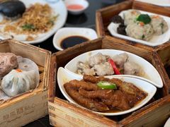 排骨大战凤爪-龙凤点心饼家·39年老字号(松岗店)