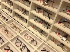-MiRi眼镜连锁·蔡司·尼康控优点合作店(莘庄店)