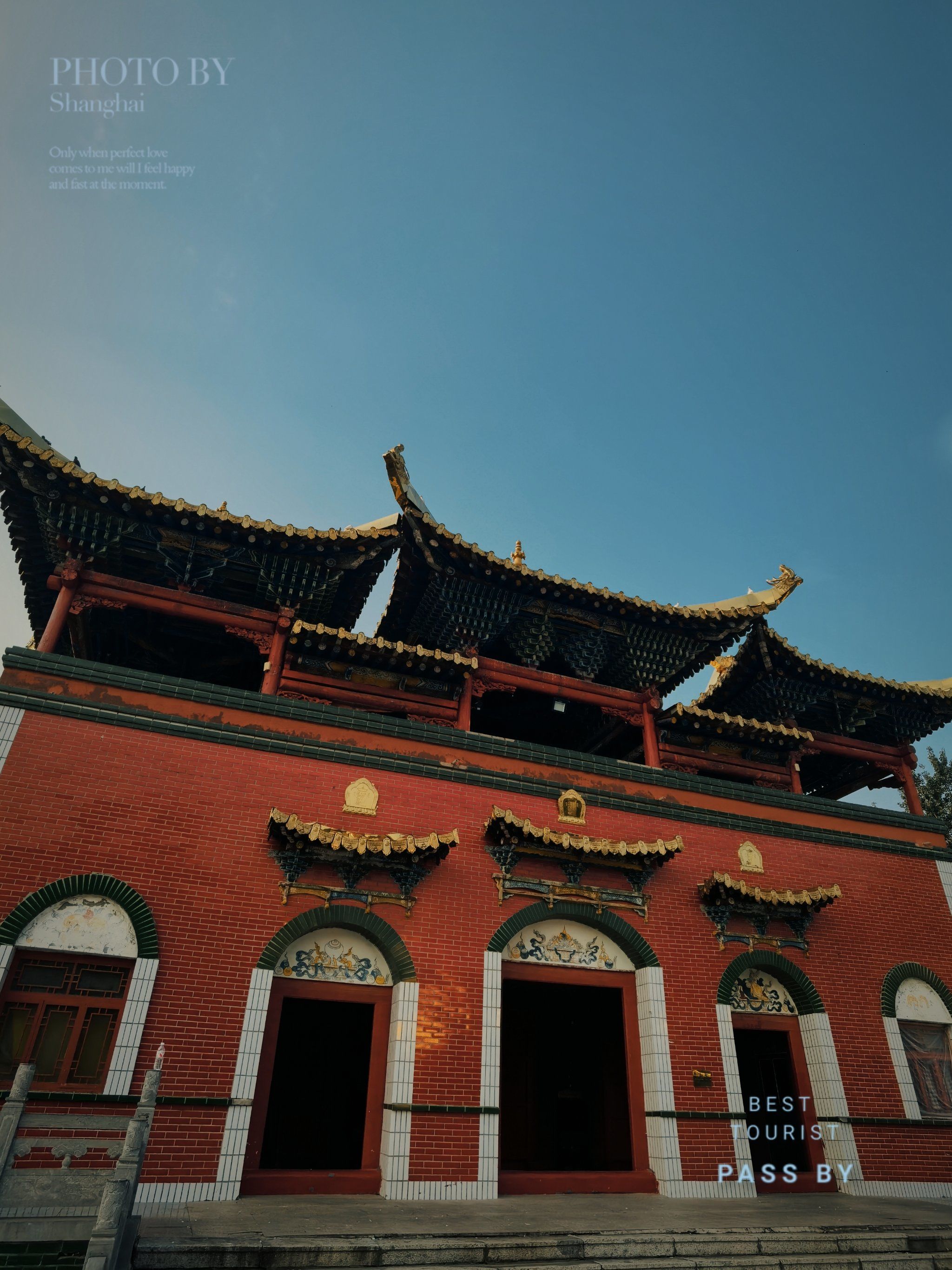 95概述
有雄伟的山门,天王殿,法轮亭,大雄宝殿◇殿前有近2米高的