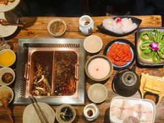 -老牌坊云南鱼豆花火锅(爱建店)