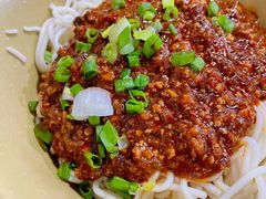 炸酱拌面-老上海食惠裡小籠包生煎包