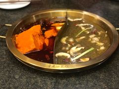 -小天鹅火锅·一线江景洪鼎旗舰店(洪崖洞店)