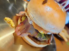双蛋指椒牛肉汉堡-魏斯理汉堡(西安沣东吾悦店)