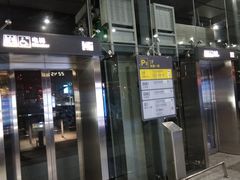 -虹桥火车站-停车场