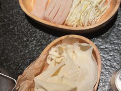 -三出山火锅(南京万象天地店)