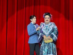 -金东尼人妖秀
