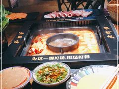 -老牌坊云南鱼豆花火锅(哈西万达店)