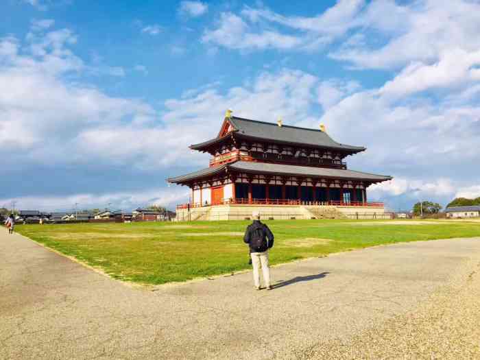 平城京遗址公园"也是在奈良公园里,不用专门找,肯定会经过.