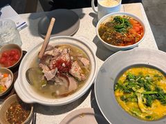酸萝卜丝炖猪肘-半山腰·云南菜(侨福芳草地店)